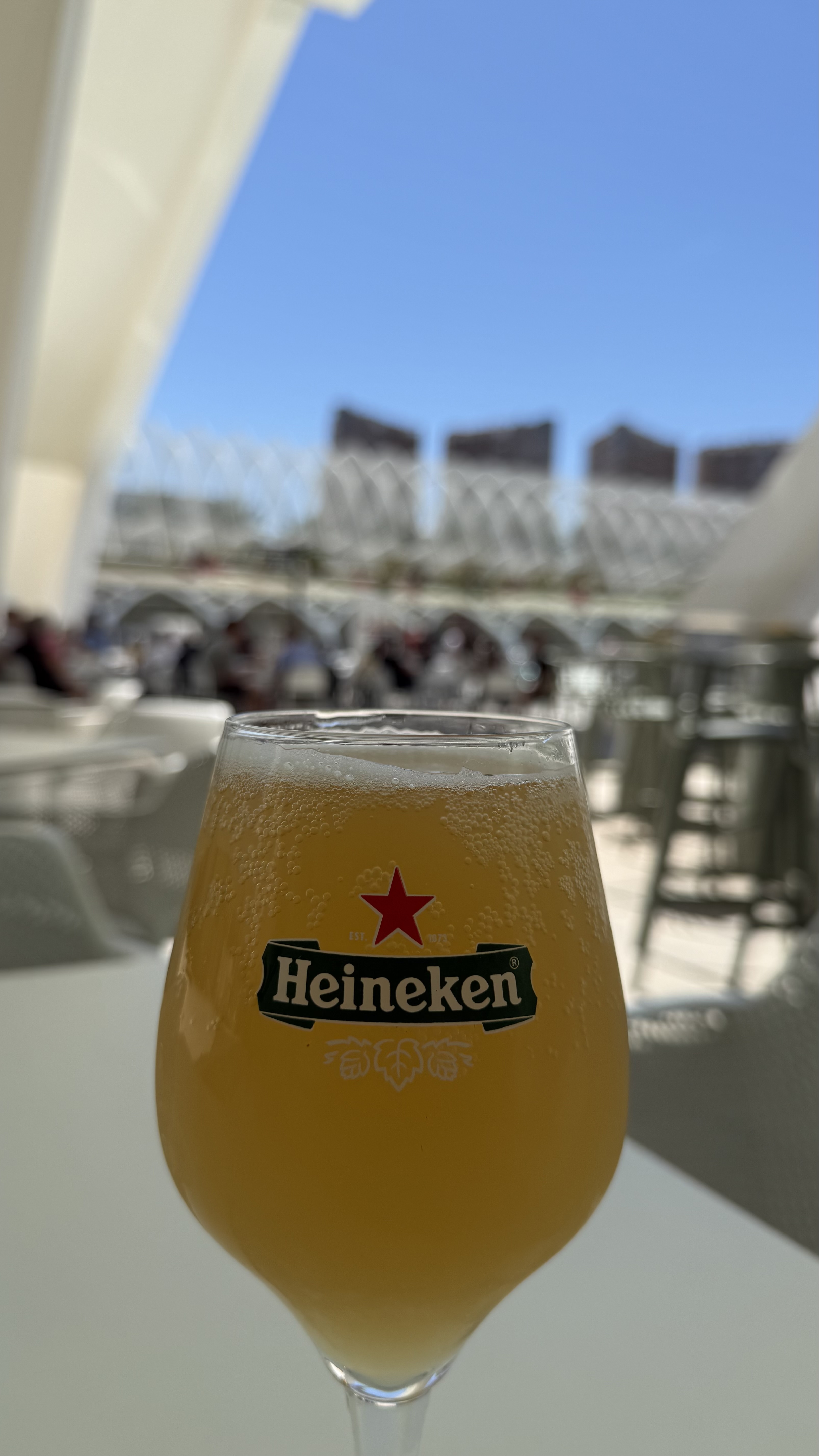 Valencia Pause – Eisgekühlter Radler bei Sommerhitze